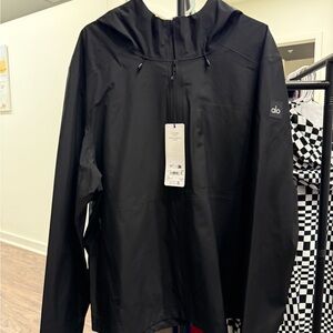 ALO Yoga Men's Sleek Black Raincoat